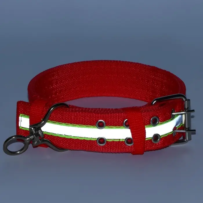 Ошейник четырехслойный светоотражающий с вертлюгом, 65&times;4 см, красный