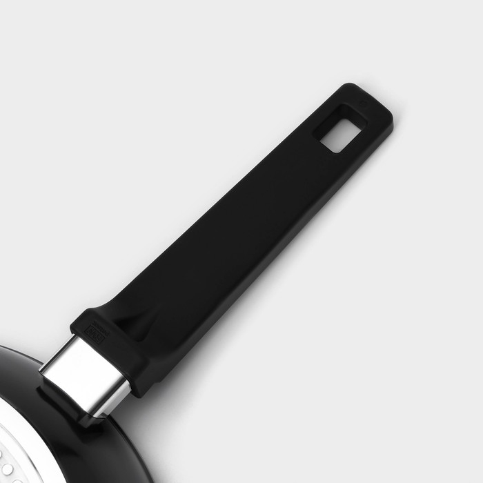 Сковорода Magistro Flame, d=24 см, h=6,3 см, антипригарное покрытие, индукция, цвет чёрный Сковорода Magistro Flame, d=24 см, h=6,3 см, антипригарное покрытие, индукция, цвет чёрный