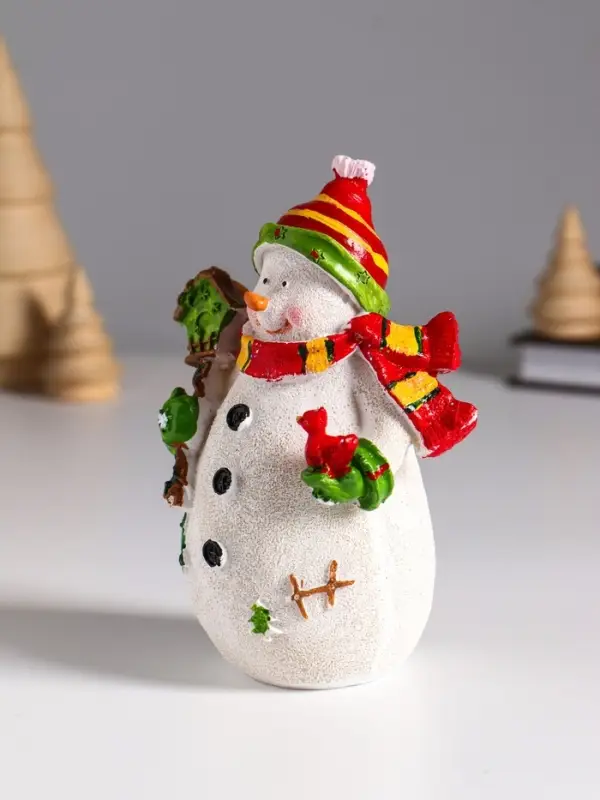 Сувенир полистоун  Сувенир полистоун "Снеговик со скворечником и птицей" 9х5,5х13 см