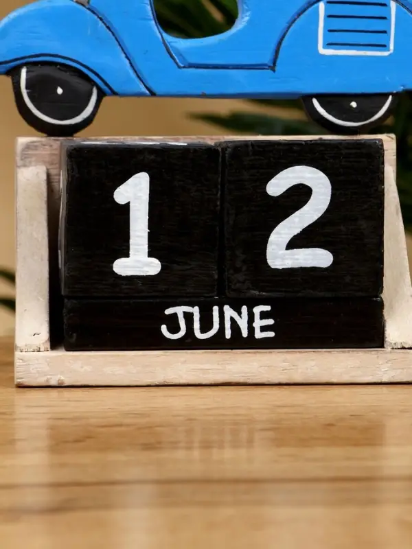 Календарь настольный «Мопед», 14×5.5×14 см, дерево, синий Календарь настольный «Мопед», 14×5.5×14 см, дерево, синий