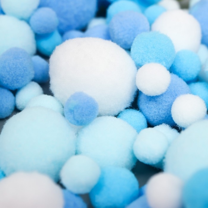 Декор для творчества Декор для творчества "Помпончики. Голубое небо" d=1-3 см набор 135 шт