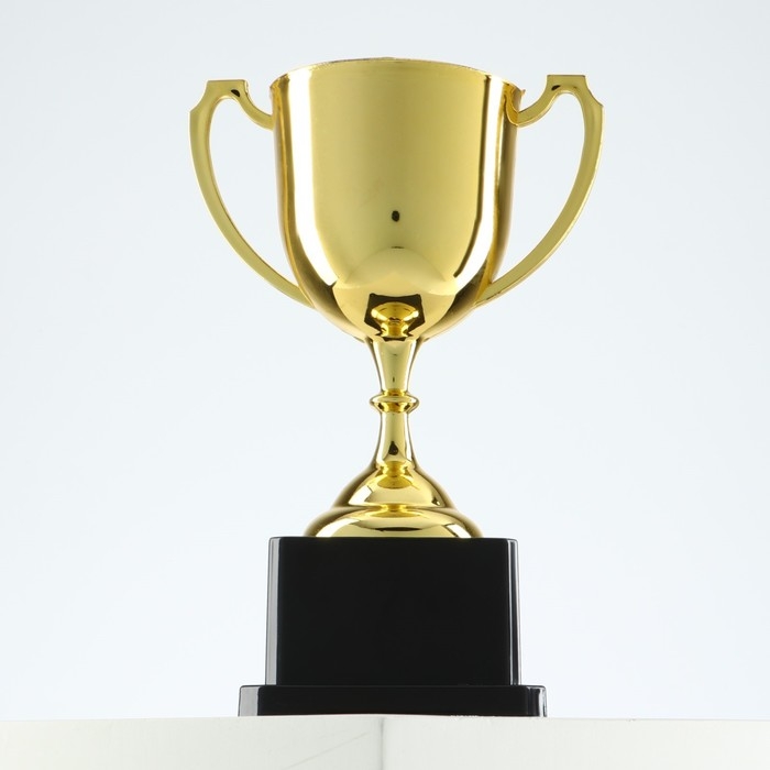 Кубок 013В, наградная фигура, золото, подставка пластик, 18,5 х 11,5 х 8 см. Кубок 013В, наградная фигура, золото, подставка пластик, 18,5 х 11,5 х 8 см.