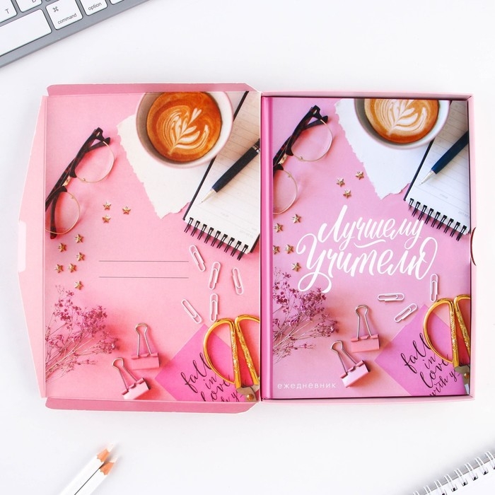 Ежедневник в подарочной коробке «Лучшему учителю», формат А5, 80 листов, твердая обложка Ежедневник в подарочной коробке «Лучшему учителю», формат А5, 80 листов, твердая обложка