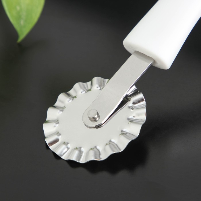 Нож для пиццы и теста Доляна Style, 18 см, ручка sоft - tоuch, цвет МИКС Нож для пиццы и теста Доляна Style, 18 см, ручка sоft - tоuch, цвет МИКС