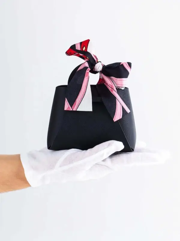 Кожаная подарочная сумочка для бижутерии и сувениров, чёрная с бантом (лента), 13&times;12&times;5.5 см