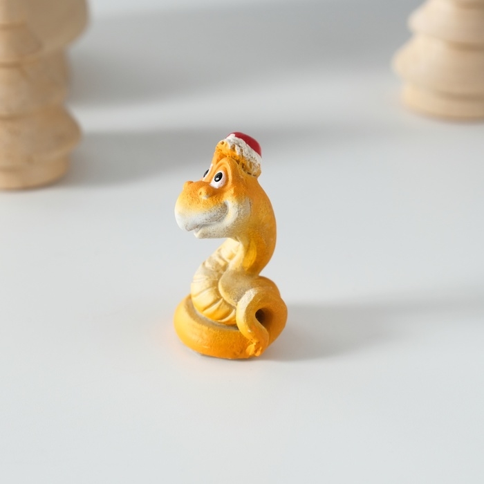 Сувенир полистоун Сувенир полистоун "Добрый змей в новогоднем колпаке" МИКС 2,5х2,5х4 см