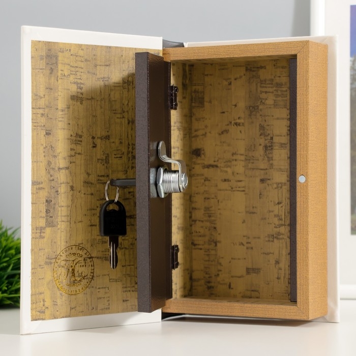 Сейф-книга дерево, кожзам Сейф-книга дерево, кожзам "Чёрная кошка" 21х13х5 см