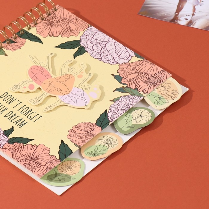 Фотоальбом на спирали 20 листов Фотоальбом на спирали 20 листов "Балерины и цветы" объёмный элемент + 4 вкладки 24х24 см