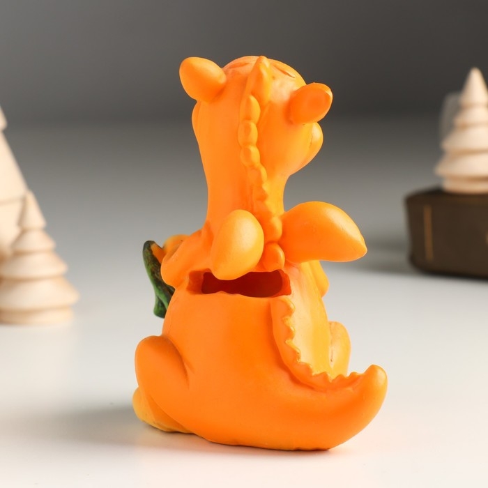 Копилка полистоун Копилка полистоун "Дракон Добряк с подарком" МИКС 8х6,5х10 см