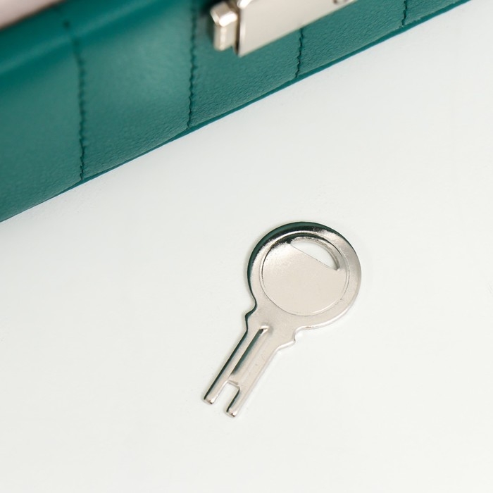 Шкатулка кожзам для украшений  Шкатулка кожзам для украшений "Ромбики. На кнопке" зелёная 7,5х24,5х18,5 см