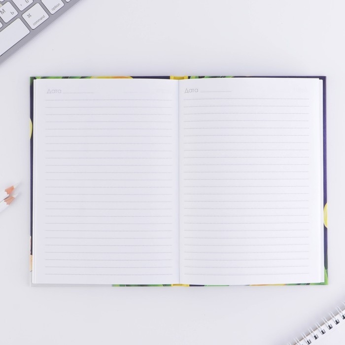 Ежедневник в подарочной коробке «Самому лучшему учителю», формат А5, 80 листов, твердая обложка Ежедневник в подарочной коробке «Самому лучшему учителю», формат А5, 80 листов, твердая обложка