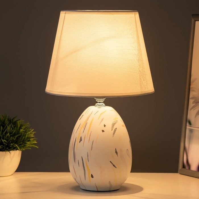 Настольная лампа Настольная лампа "Элисса" E14 40Вт белый 20х20х32 см RISALUX