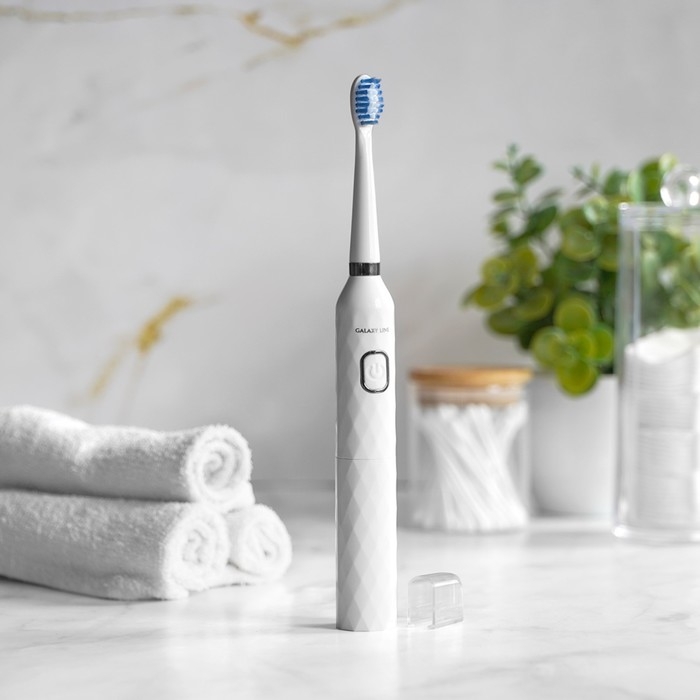 Электрическая зубная щетка Galaxy LINE GL 4982, звуковая, 35000 дв/мин, 1 насадка, белая Электрическая зубная щетка Galaxy LINE GL 4982, звуковая, 35000 дв/мин, 1 насадка, белая