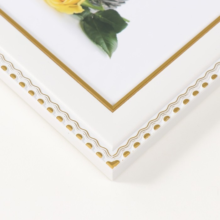 Фоторамка пластик 15х20 см Фоторамка пластик 15х20 см "Золотые волны и точки" белый 18,5х23,5 см