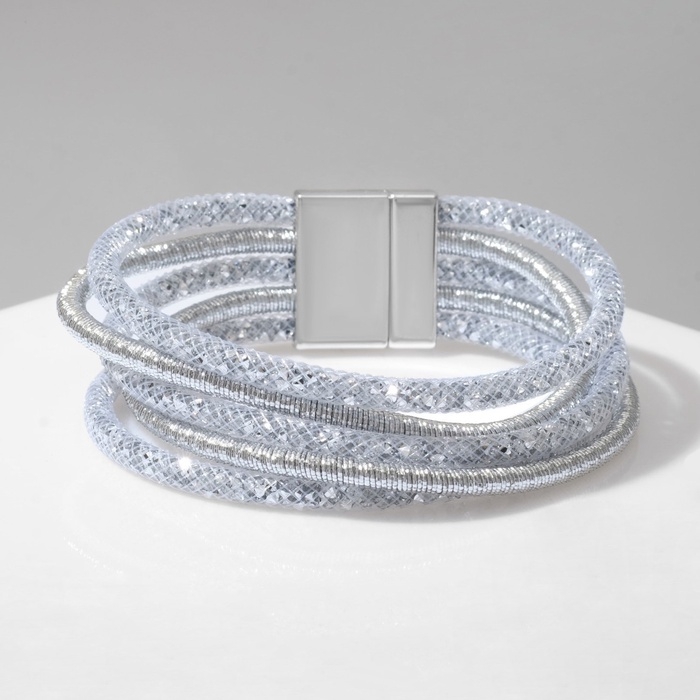 Браслет со стразами «На магните» со стразами, цвет серый в серебре, 20 см