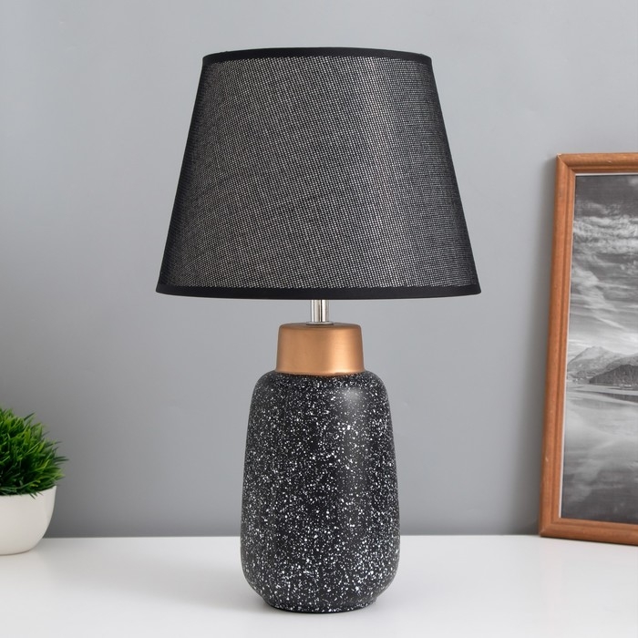 Лампа настольная Лампа настольная "Кианг" 1х40Вт Е14 черный/золото 22х22х38см