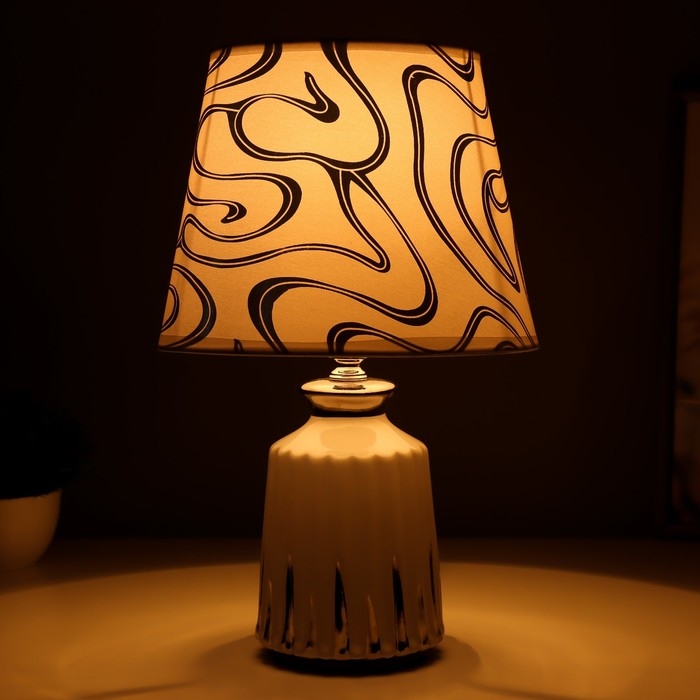 Настольная лампа "Николь" Е14 40Вт серебро  белый 20х20х33см