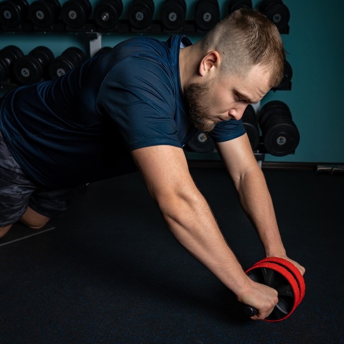 Ролик для пресса ONLYTOP, 31х17х17 см, с ковриком, цвет красный Ролик для пресса ONLYTOP, 31х17х17 см, с ковриком, цвет красный