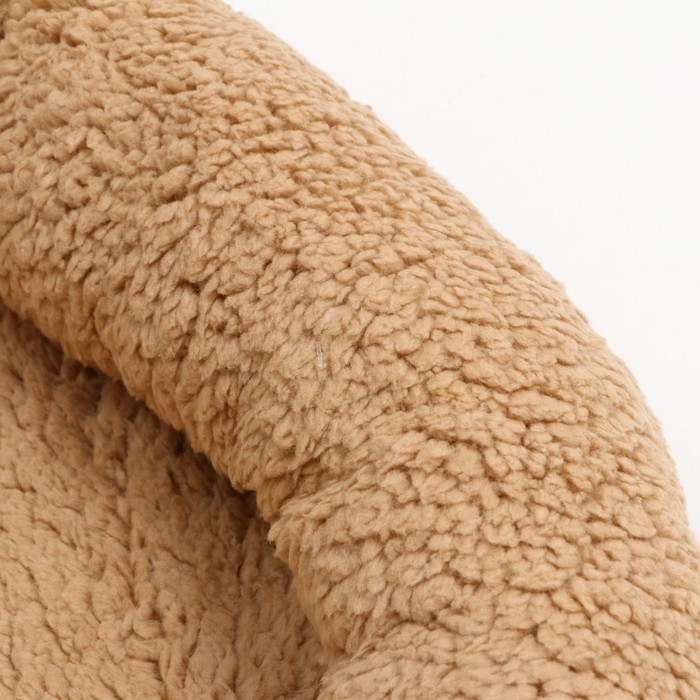 Лежанка для собак и кошек  Лежанка для собак и кошек "Уют", мягкий мех, 50 х 42 х 11 см, коричневая