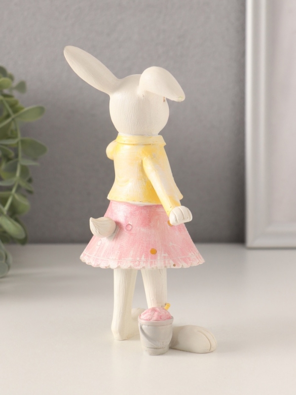 Сувенир полистоун "Зайка в платьице, с рожком мороженого" 9х7х16 см