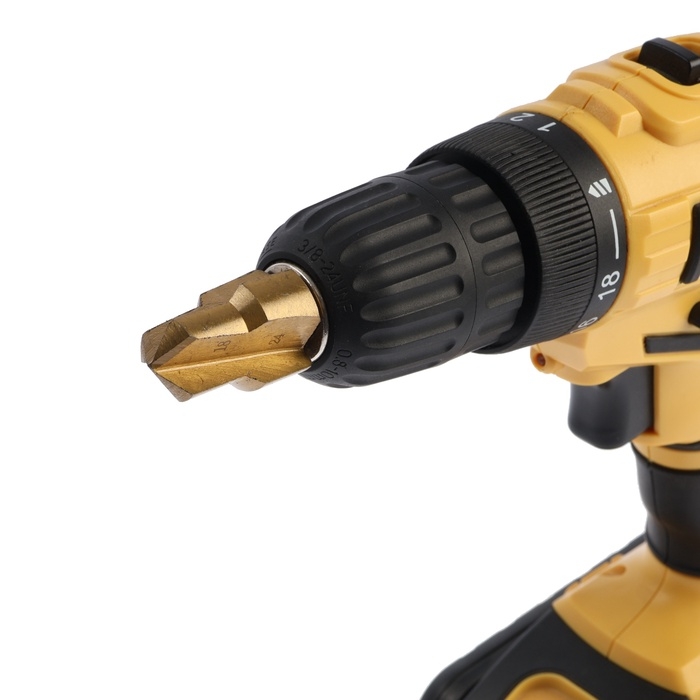 Насадка на шуруповерт ТУНДРА, зенкер ступенчатый для полипропиленовых труб, 18-24 мм Насадка на шуруповерт ТУНДРА, зенкер ступенчатый для полипропиленовых труб, 18-24 мм