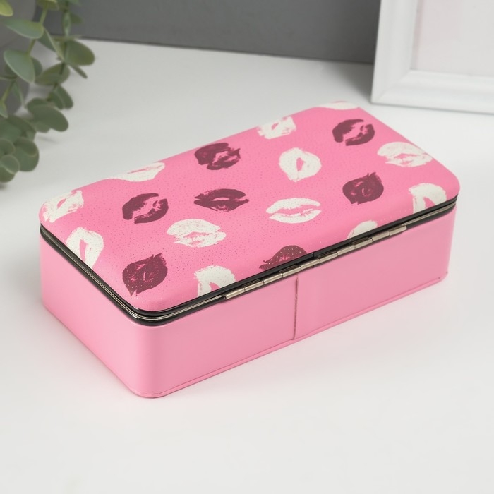 Шкатулка кожзам для украшений Шкатулка кожзам для украшений "Поцелуи" розовая 10х18х6 см