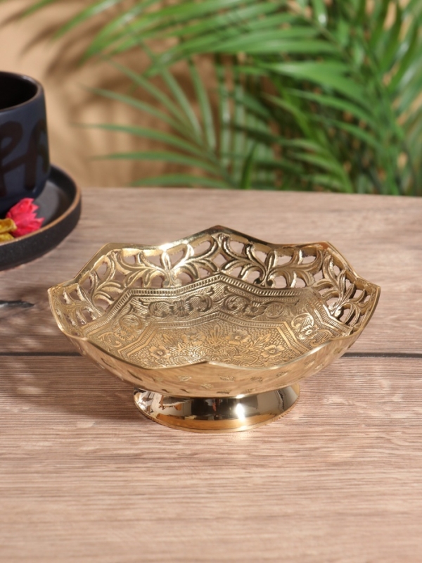 Блюдо сервировочное Блюдо сервировочное "Золотые узоры" латунь 15х15х5,5 см