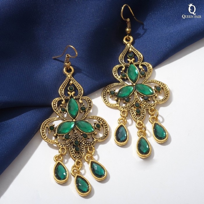 Серьги висячие со стразами «Восток» трилистник, цвет зелёный в чернёном золоте, 8 см Серьги висячие со стразами «Восток» трилистник, цвет зелёный в чернёном золоте, 8 см