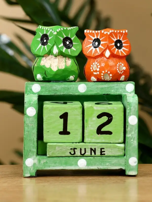 Календарь настольный «Пара совят», 7.5×4×10 см, дерево, зелёный, оранжевый Календарь настольный «Пара совят», 7.5×4×10 см, дерево, зелёный, оранжевый