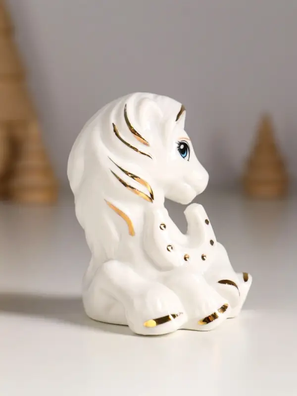 Сувенир керамика "Коняшка с подковой" белый с золотом 7х5,5х8 см