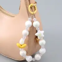 Брелок на карабине "Тюльпаны и звёзды" жёлто-перламутровый 11х4х1,5 см