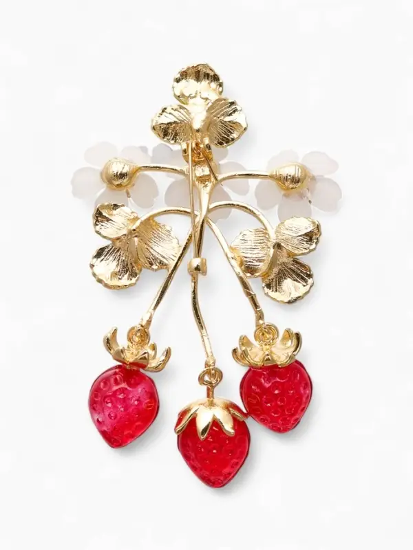 Брошь  Брошь "Земляника" с цветочками, цветная в золоте