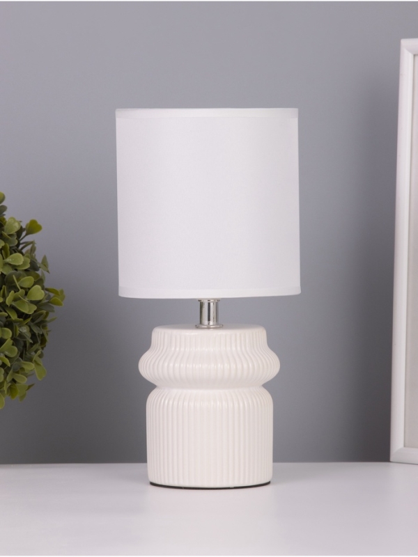 Лампа настольная Лампа настольная "Афина" 1х40Вт Е14 белый 13х13х26см МОДЕЛЬ: