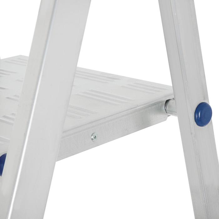 Стремянка ТУНДРА, алюминиевая, 5 ступеней, 1030 мм Стремянка ТУНДРА, алюминиевая, 5 ступеней, 1030 мм