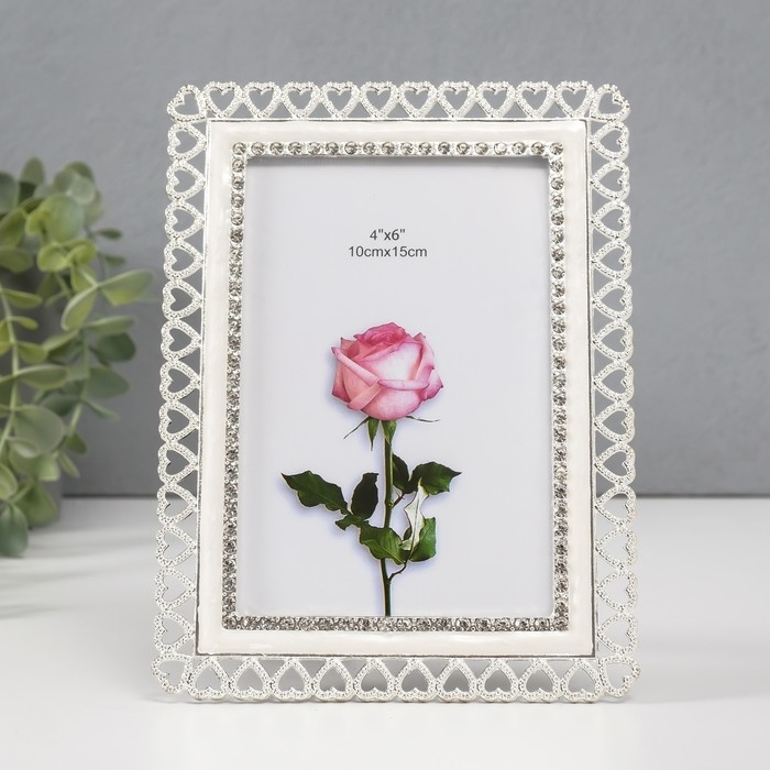 Фоторамка металл, стекло 10х15 см Фоторамка металл, стекло 10х15 см "Ожерелье из сердец" эмаль, стразы 1,5х14,2х19 см