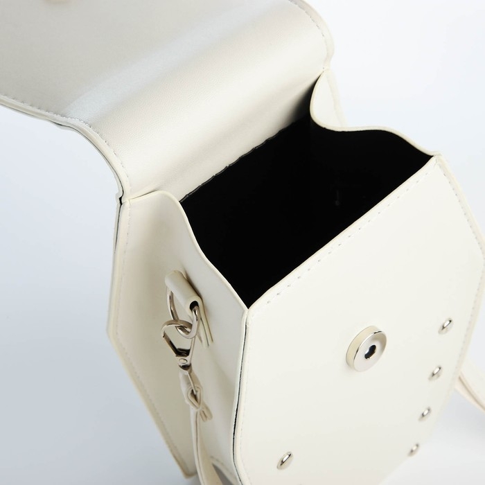 Сумка молодёжная на магните, цвет белый Сумка молодёжная на магните, цвет белый