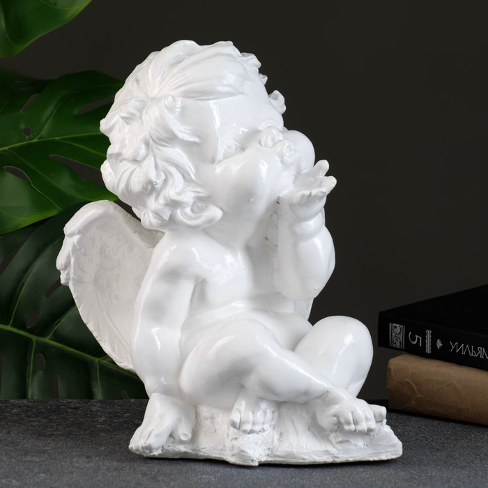 Фигура Фигура "Ангел посылает воздушный поцелуй" белый, 23х28х21см