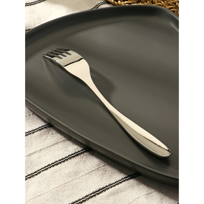 Вилка столовая из нержавеющей стали «Марио», h=20,5 см, цвет серебряный Вилка столовая из нержавеющей стали «Марио», h=20,5 см, цвет серебряный