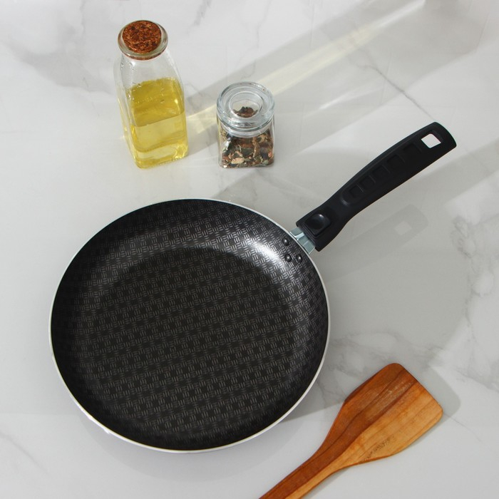 Сковорода «Хозяюшка», d=24 см, съёмная ручка, антипригарное покрытие, цвет бордовый Сковорода «Хозяюшка», d=24 см, съёмная ручка, антипригарное покрытие, цвет бордовый