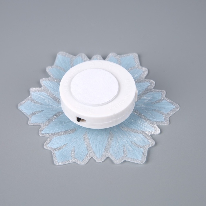 Игрушка световая  Игрушка световая "Снежинка" 8 см, 1 LED, LR44x3 (в компл.), мерцание, свечение мульти