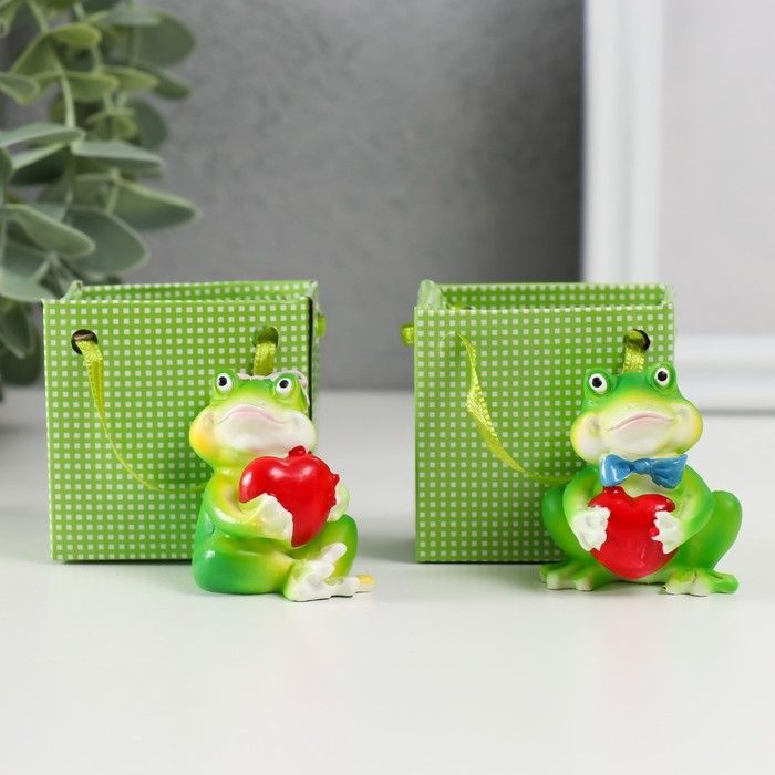 Сувенир полистоун Сувенир полистоун "Влюбленная лягушка" МИКС 3х4,3х4,5 см