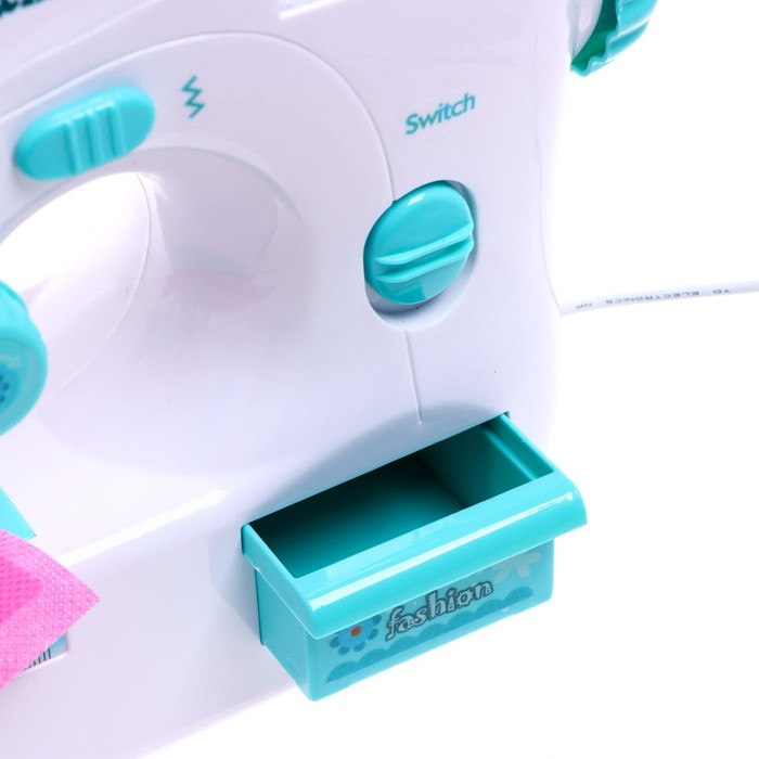 Швейная машинка «Рукодельница», 3 катушки Швейная машинка «Рукодельница», 3 катушки