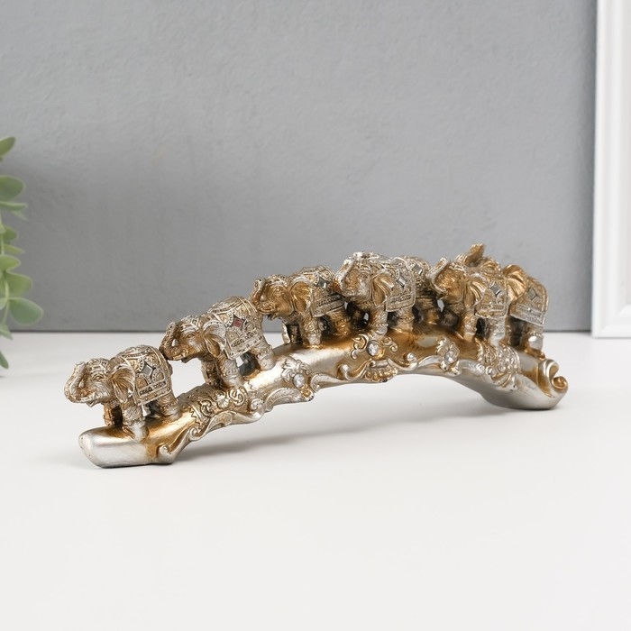 Сувенир полистоун стразы Сувенир полистоун стразы "7 слонов" 9х29х6 см