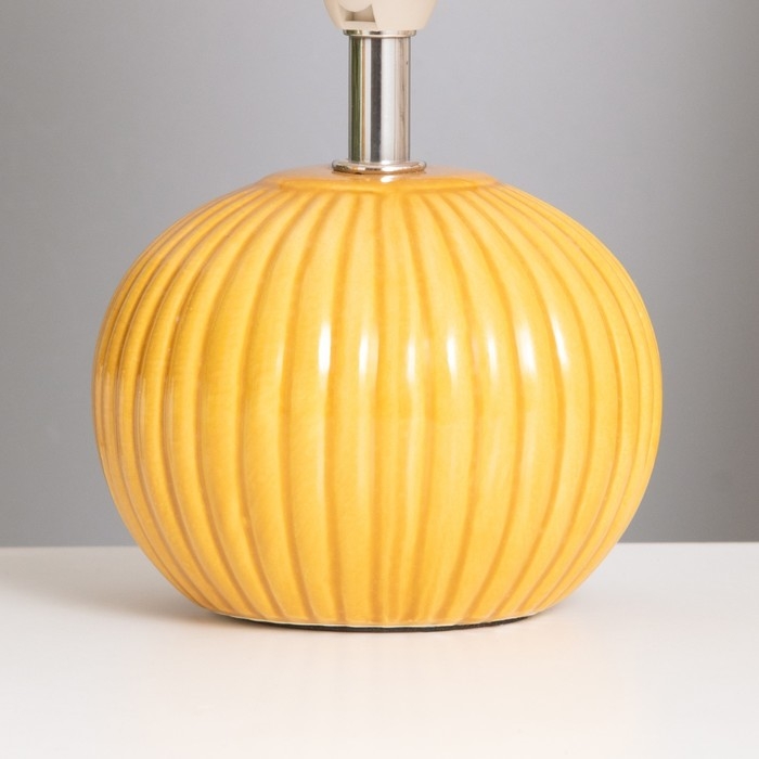 Лампа настольная Лампа настольная "Киара" 1х40Вт Е14 горчичный 13х13х25см