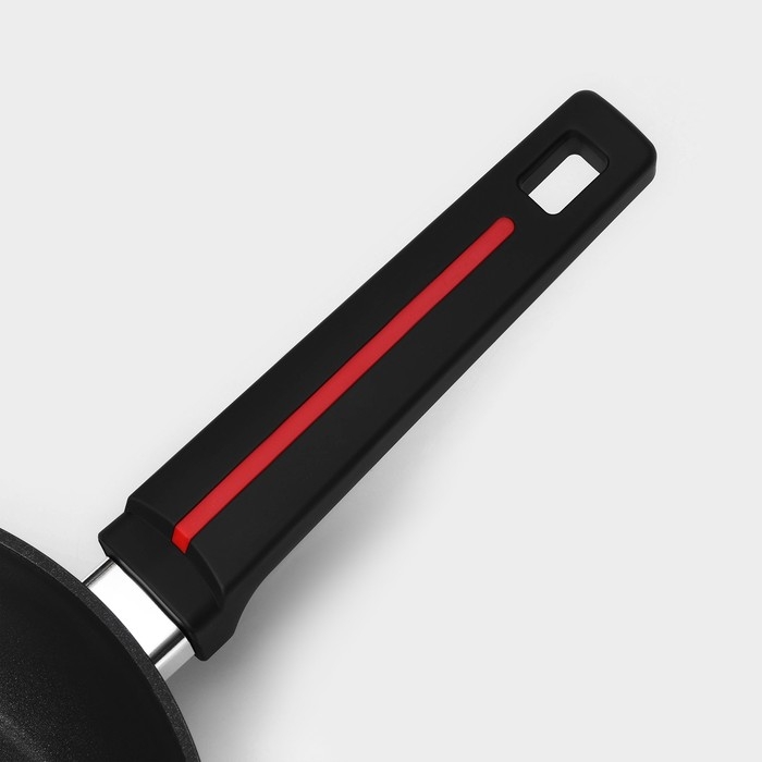 Сковорода Magistro Flame, d=24 см, h=6,3 см, антипригарное покрытие, индукция, цвет чёрный Сковорода Magistro Flame, d=24 см, h=6,3 см, антипригарное покрытие, индукция, цвет чёрный