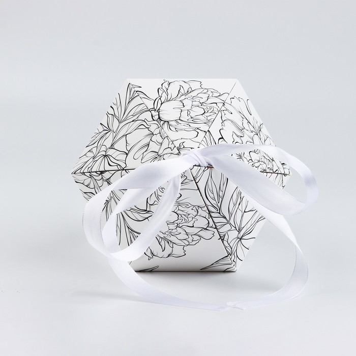 Переноска - шестиугольник для цветов «Контурные цветы», белая, 15 х 35 х 15 см Переноска - шестиугольник для цветов «Контурные цветы», белая, 15 х 35 х 15 см