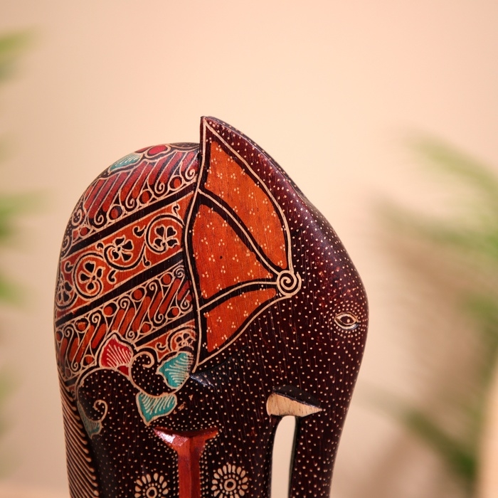 Сувенир Сувенир "Слон" на подставке, батик, дерево 25 см