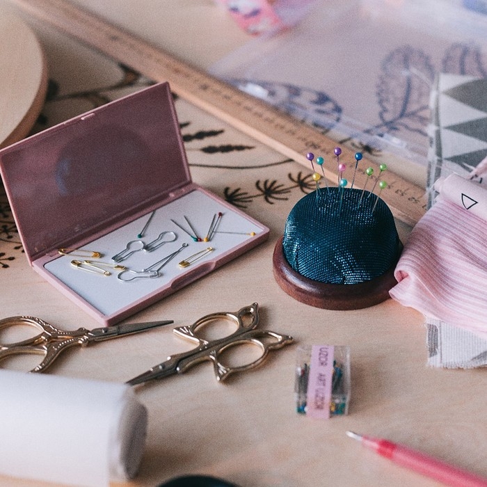 Игольница «Круг», на деревянной подложке, d = 7 см, цвет МИКС Игольница «Круг», на деревянной подложке, d = 7 см, цвет МИКС