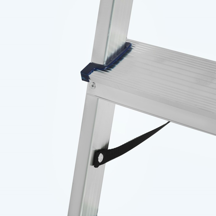 Стремянка ТУНДРА, алюминиевая, с органайзером, 6 ступеней, 1240 мм Стремянка ТУНДРА, алюминиевая, с органайзером, 6 ступеней, 1240 мм