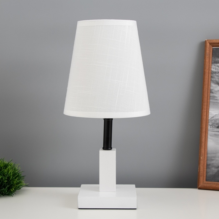 Лампа настольная Лампа настольная "Колд" 1х40Вт Е27 белый 16х16х34см